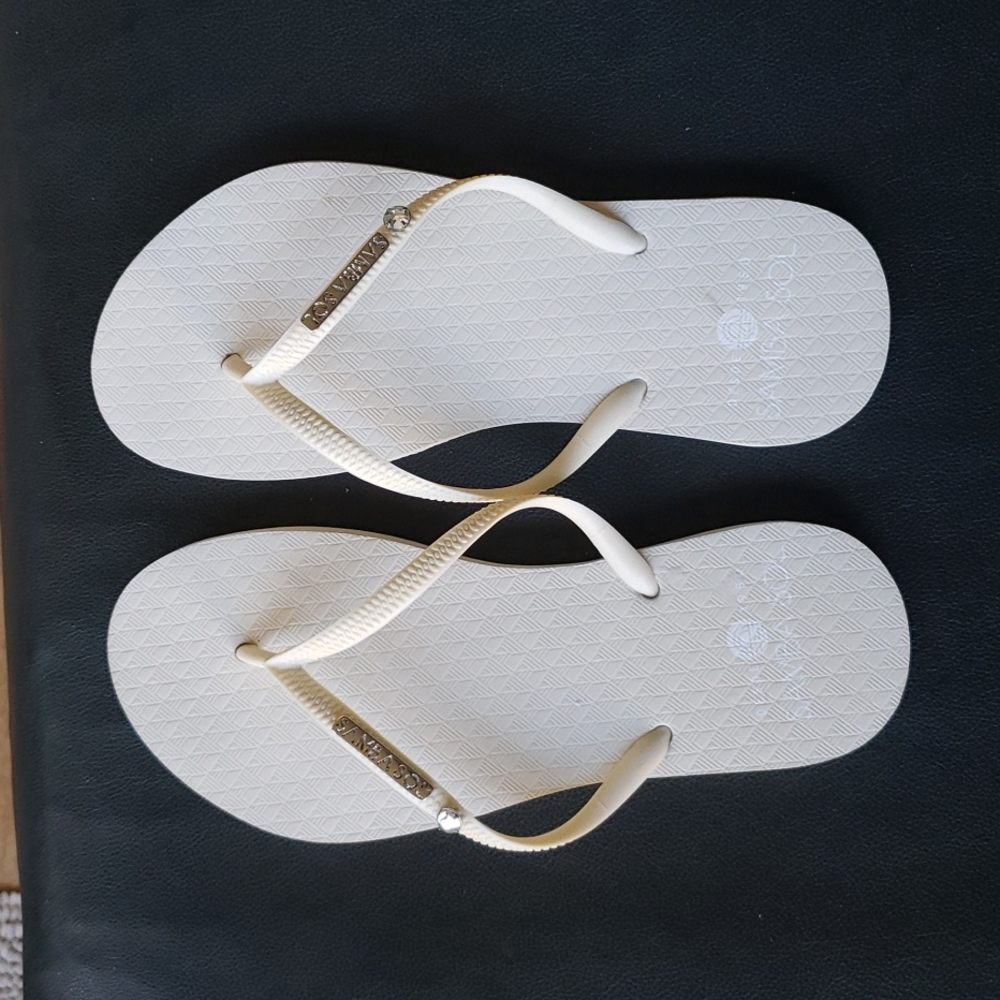 Samba Sol flip flops size 7/8 off while